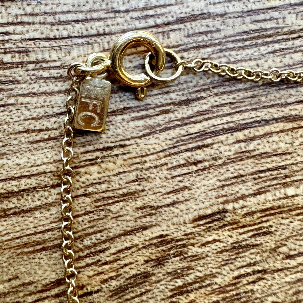 EF COLLECTION: DIAMOND MINI CHEVRON NECKLACE (14k gold) - Picture 4 of 7